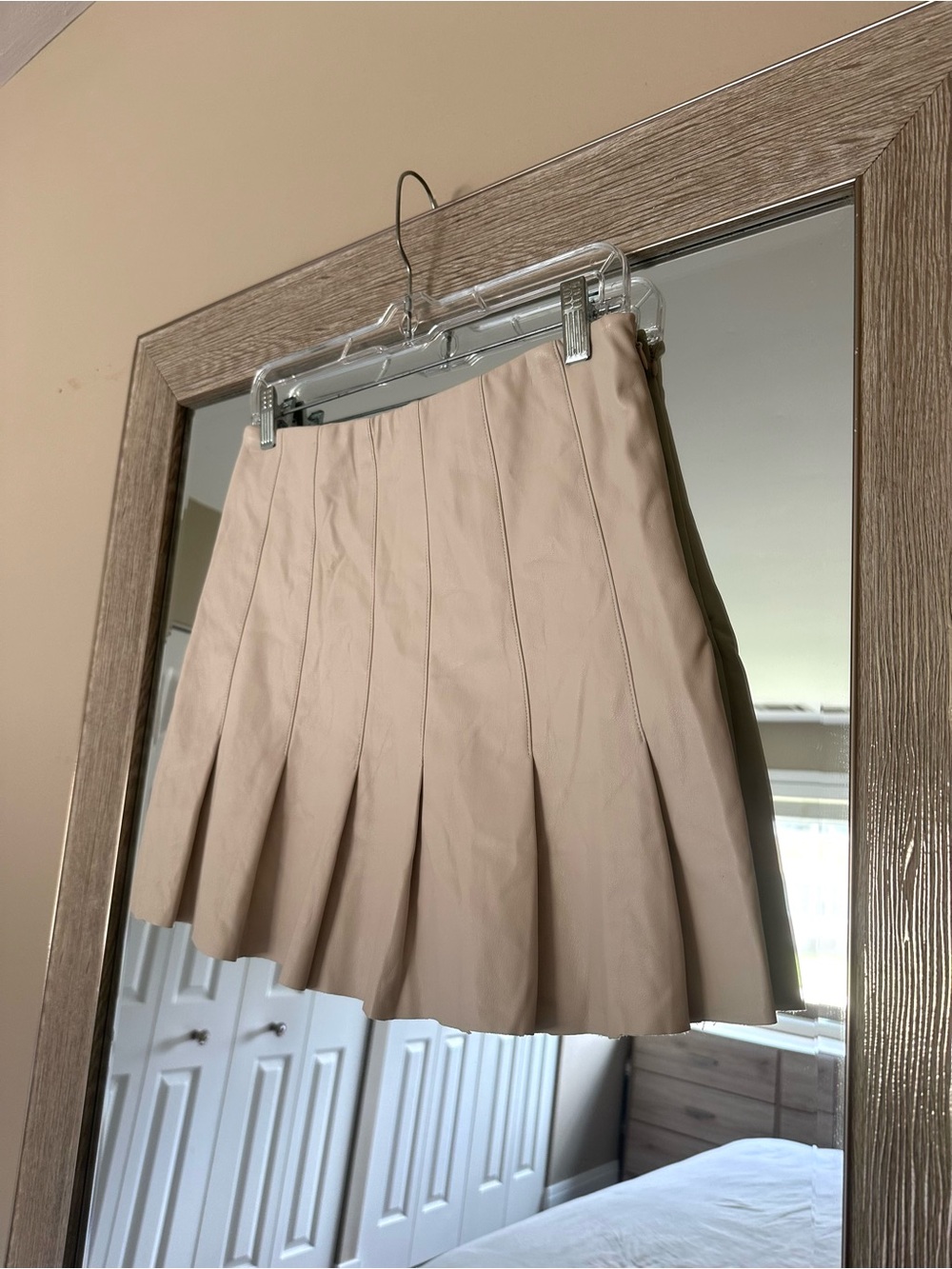 En Saison Cream Faux Leather Pleated High Rise Mini Skirt NWT Size Medium